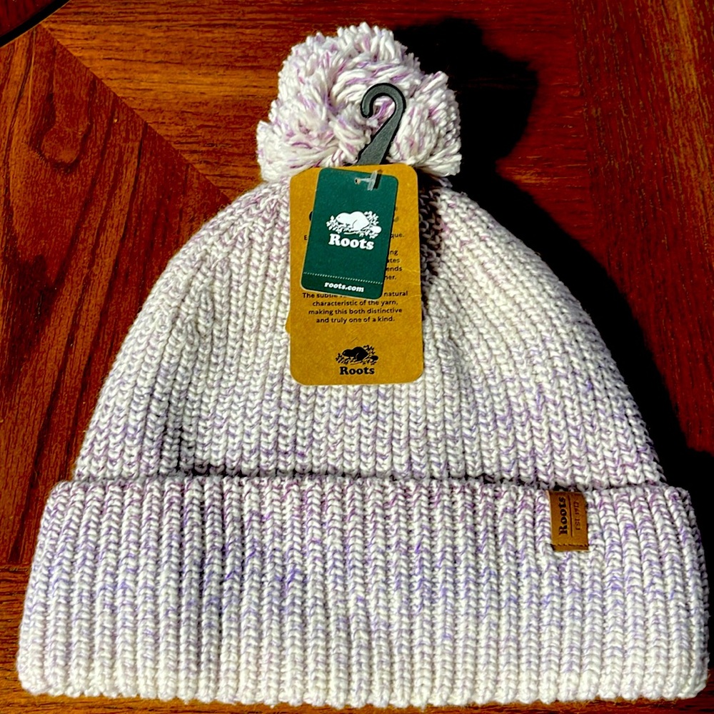 Roots Snowy Fox Ombre Pom Toque Hat New with tag